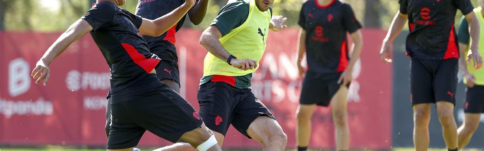 8868体育官网-跟队记者：米兰部分球员和预备队进行了一场训练赛